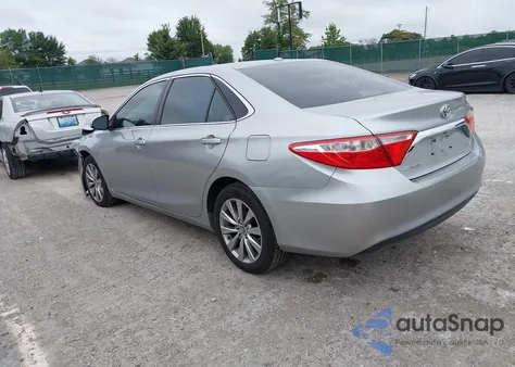 2015 Toyota Camry Xle z USA, uszkodzony, nr VIN 4T1BF1FK2FU948869